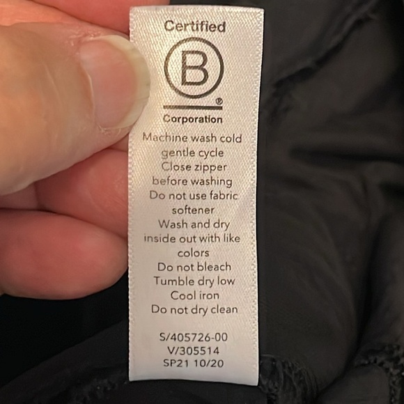 ATHLETA TREKKIE NORTH JOGGER women’s size 6T black, 3 zipper pockets tie waist - Picture 14 of 15